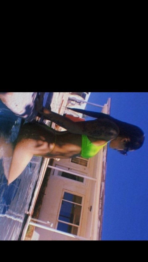 Header of itsbaebabyy