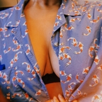 Elle (@tiddiesandtarot) Leak OnlyFans 

 profile picture