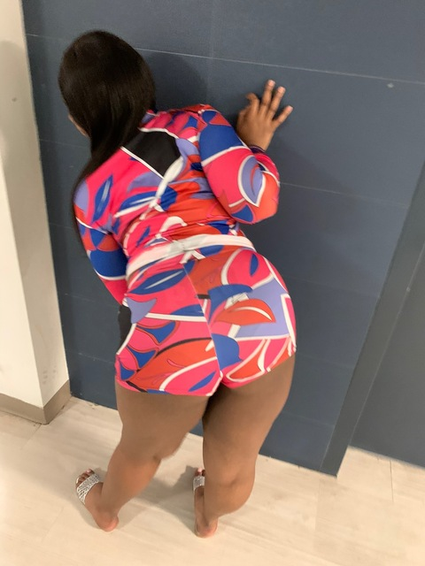 Header of yourdreamgirll